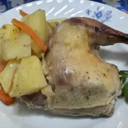 Печени пилешки бутчета с картофи и моркови