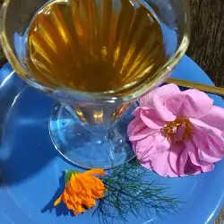 Чай с маслодайна роза, невен и копър