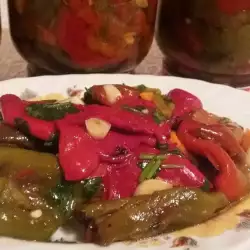 Салата от печени чушки (върхари) за зимата