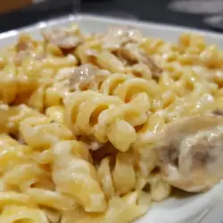 Фусили с гъби и сметана