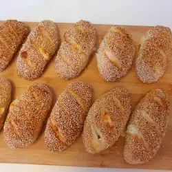 Хлебчета с кашкавал и сусам (Симит погача)
