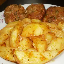 Печени картофи на фурна с кюфтета