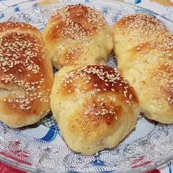 Вкусни кифлички със сирене