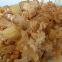 Кисело зеле с ориз и картофи