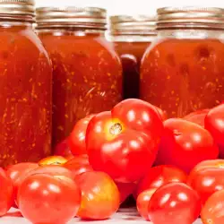 Как се консервират домати в буркани
