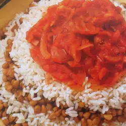 Леща с ориз и доматен сос