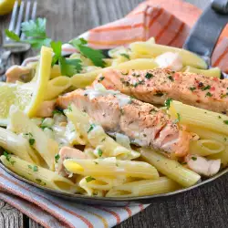 Макарони със сьомга и сметанов сос