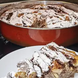 Мокра баница с шоколад и ябълка