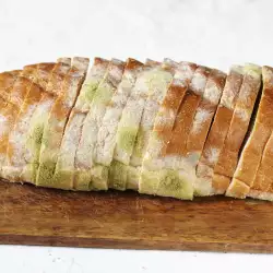 Безопасен ли е мухълът по хляба?