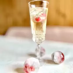 Новогодишен коктейл с шампанско