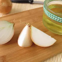 Уникалните ползи на лучения сироп