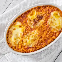 Ориз с домати и моцарела на фурна