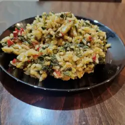 Спанак с ориз и сухи чушки на фурна