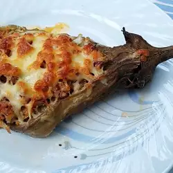 Пълнени патладжани с кайма и моркови