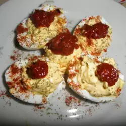 Пълнени яйца с топено сирене