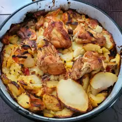 Мариновани пилешки крилца с картофи на фурна