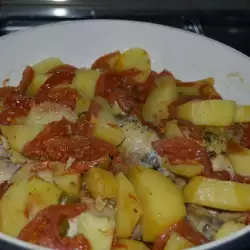 Пилешко с пресни картофи и кисели краставички