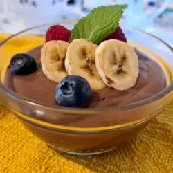 Домашен шоколадов пудинг с плодове