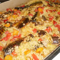 Печена скумрия с ориз и зеленчуци на фурна
