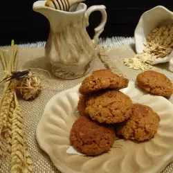 Домашни сладки със сушени боровинки и ядки от лимец