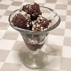 Домашен шоколадов сладолед със сметана