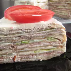 Солена палачинкова торта с бекон и топено сирене