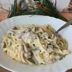 Спагети с бял сос и печурки