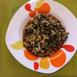 Кафяв ориз със спанак и вегета на фурна