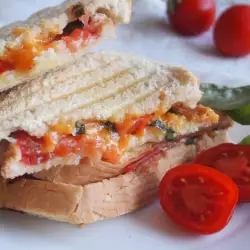 Тост с домати и чедар