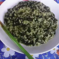 Готвен ориз със спанак