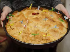 Да приготвим домашна точена баница с късмети