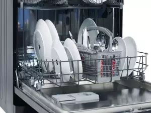 Как се зарежда съдомиялна машина?