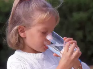 Диетолози: Децата трябва да пият само вода