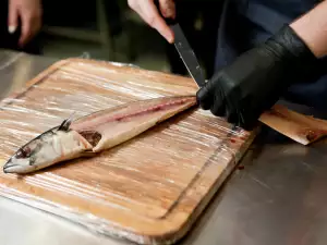 Как се филетира риба скумрия?