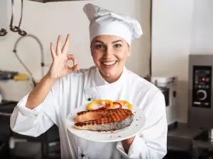 Какво съдържа сьомгата и колко често да я ядем?
