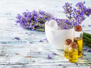 Как етеричното масло от лавандула помага при кожни проблеми?