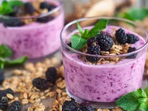Ето какво да си приготвим с вкусната и полезна черница