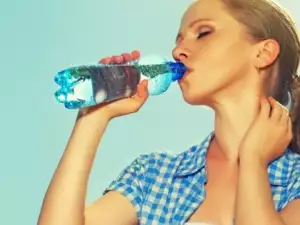 Колко вода да пием в горещото време?