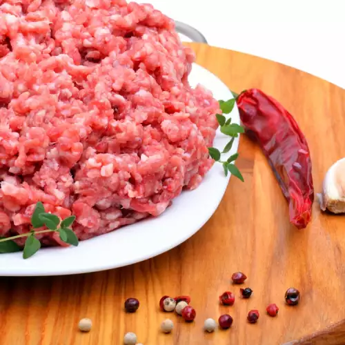 Приготвяне и овкусяване на телешка кайма