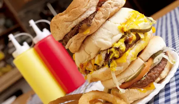 Диетоложка: Яжте по два бургера на ден, за да сте слаби