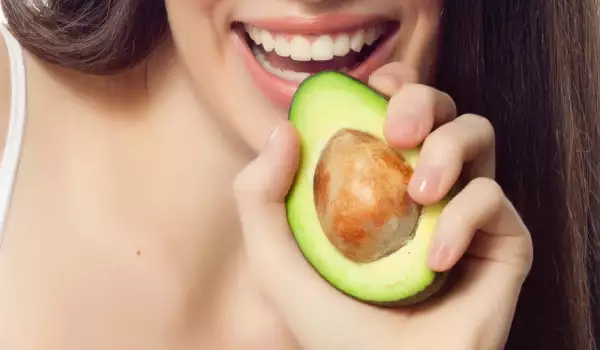 Червен боб, орехи и авокадо са сред перфектните храни за жените