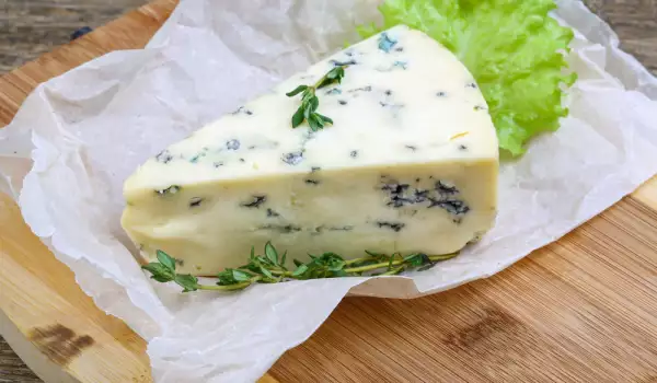 Колко издържа синьото сирене?