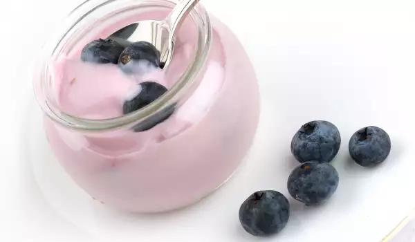 Как се прави домашно плодово кисело мляко