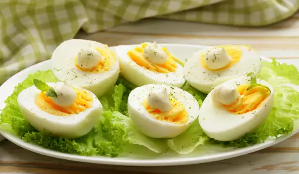 Каква е трайността на твърдо сварените яйца в хладилника