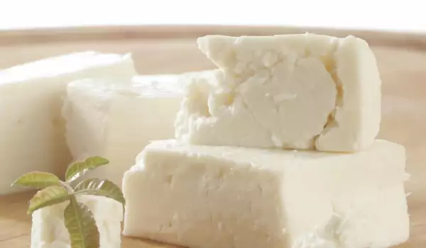 От колко мляко се прави 1 кг сирене?
