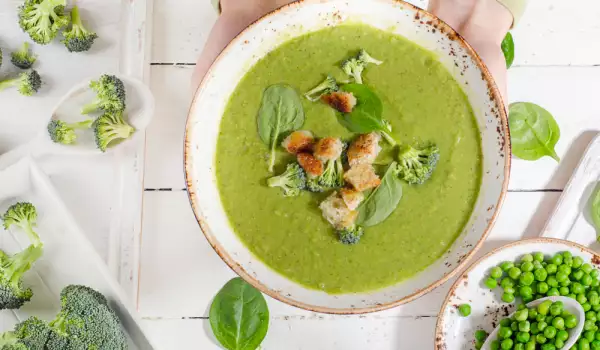 Диетична зеленчукова супа от броколи