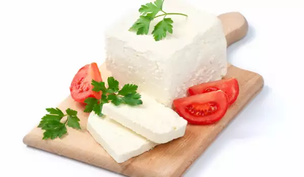 Бялото саламурено сирене