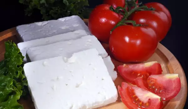 Бялото саламурено сирене