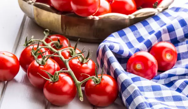 Мощните свойства на доматите при разширени вени