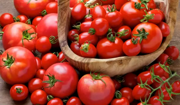 Купуваме по-скъпи домати и праскови през август